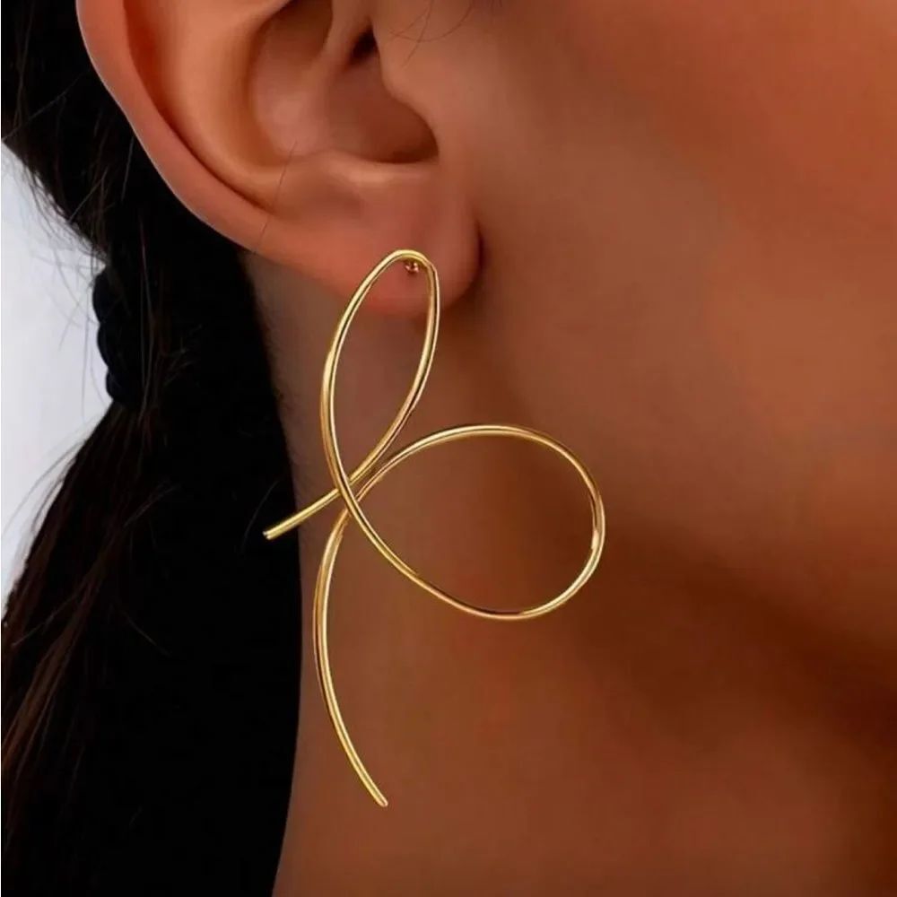 Minimalist Gold Loop N1281
